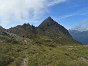 69 Dal laghetto al vicino Passo di Val Vegia (2164 m)